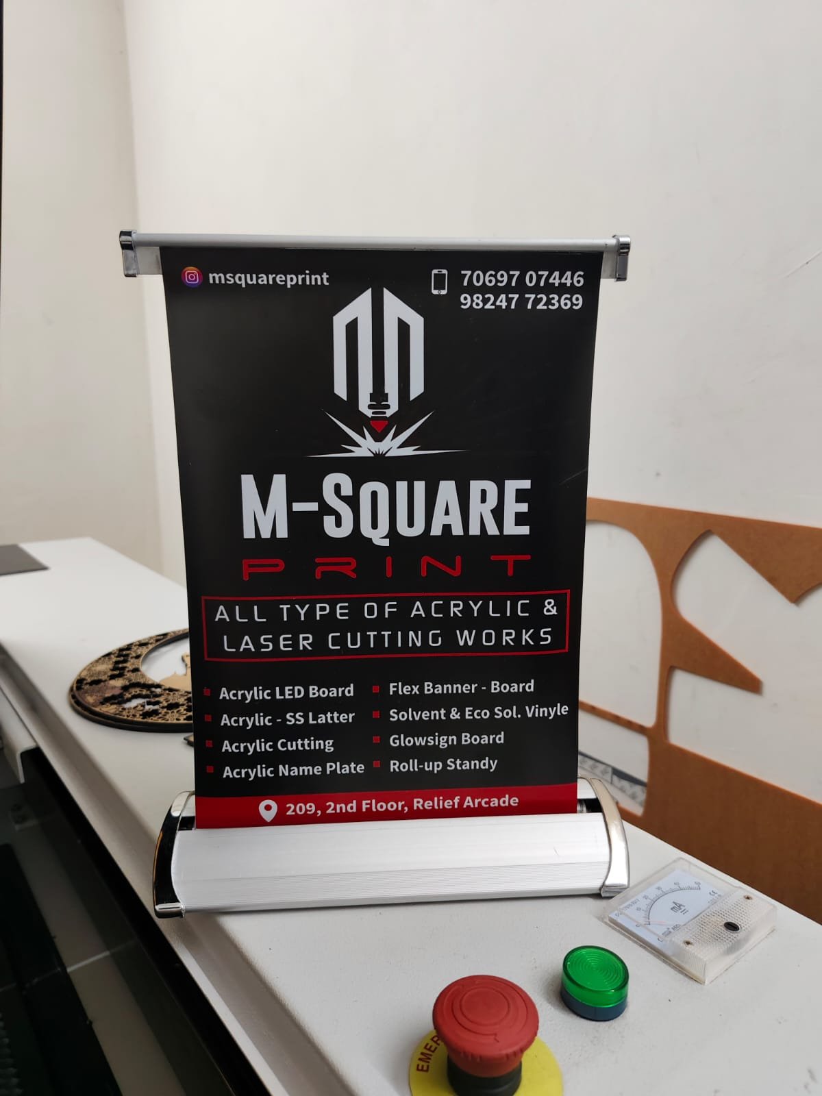 Roll-up Standee